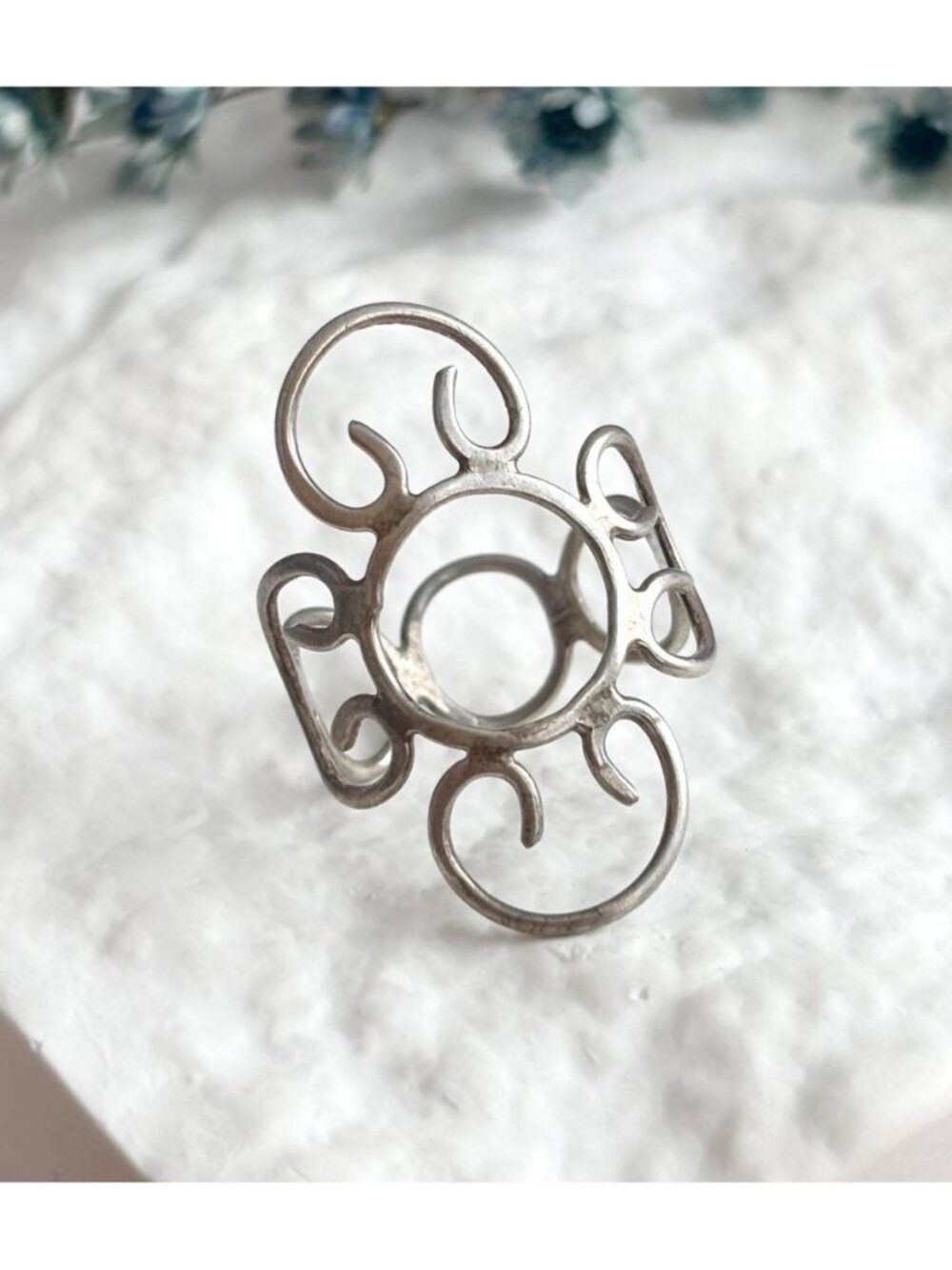 Silver Toned Open Work Ornate Frame Minimalist Scalloped Vintage Ring - sz 6.75